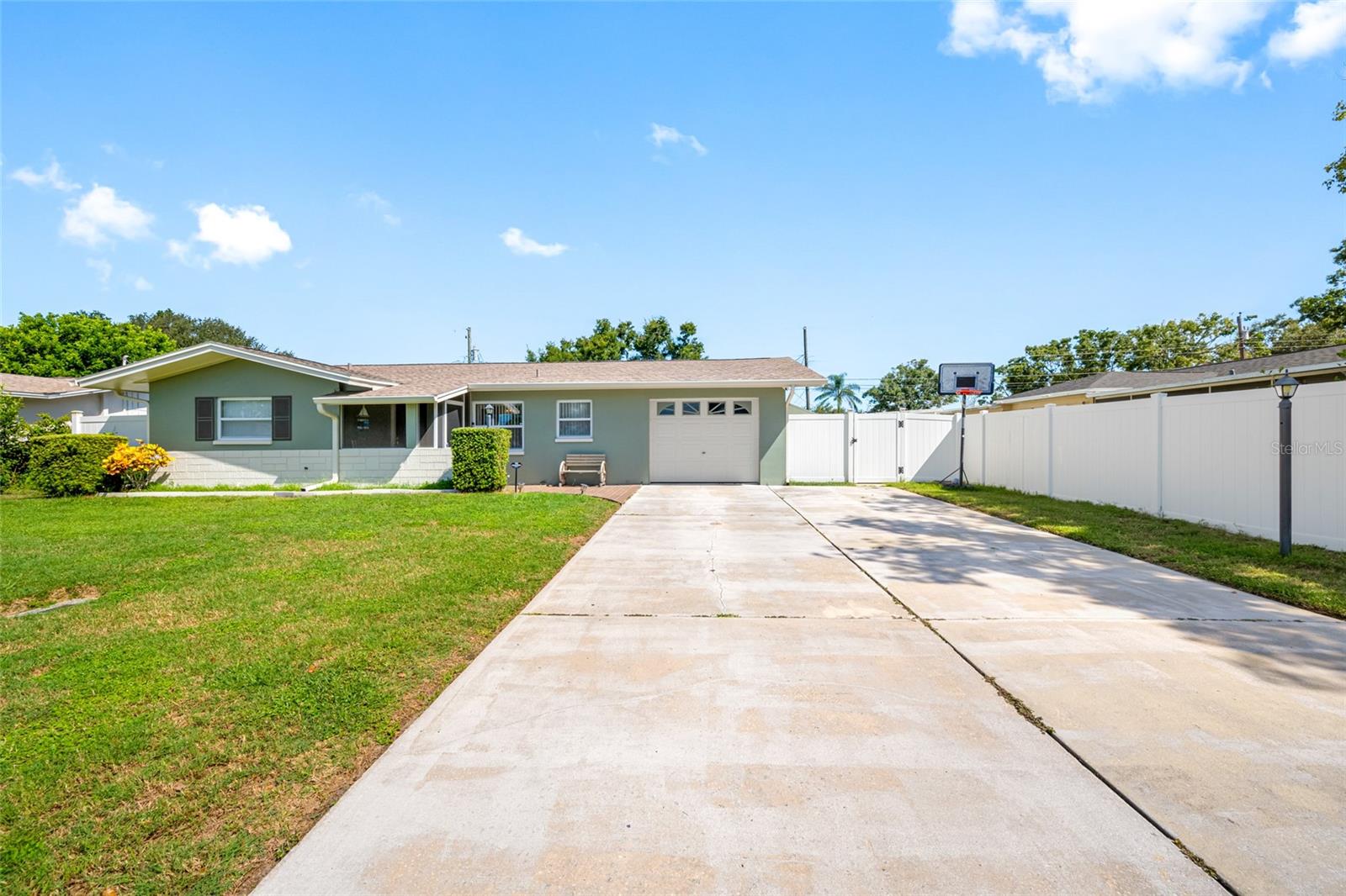 14095 CHAMBERLAIN AVENUE