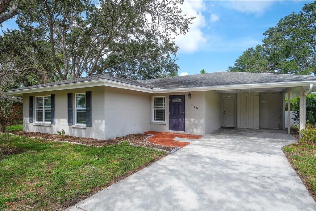 Photo of 719 32nd Avenue W, Palmetto, FL 34221 (MLS # A4654347)