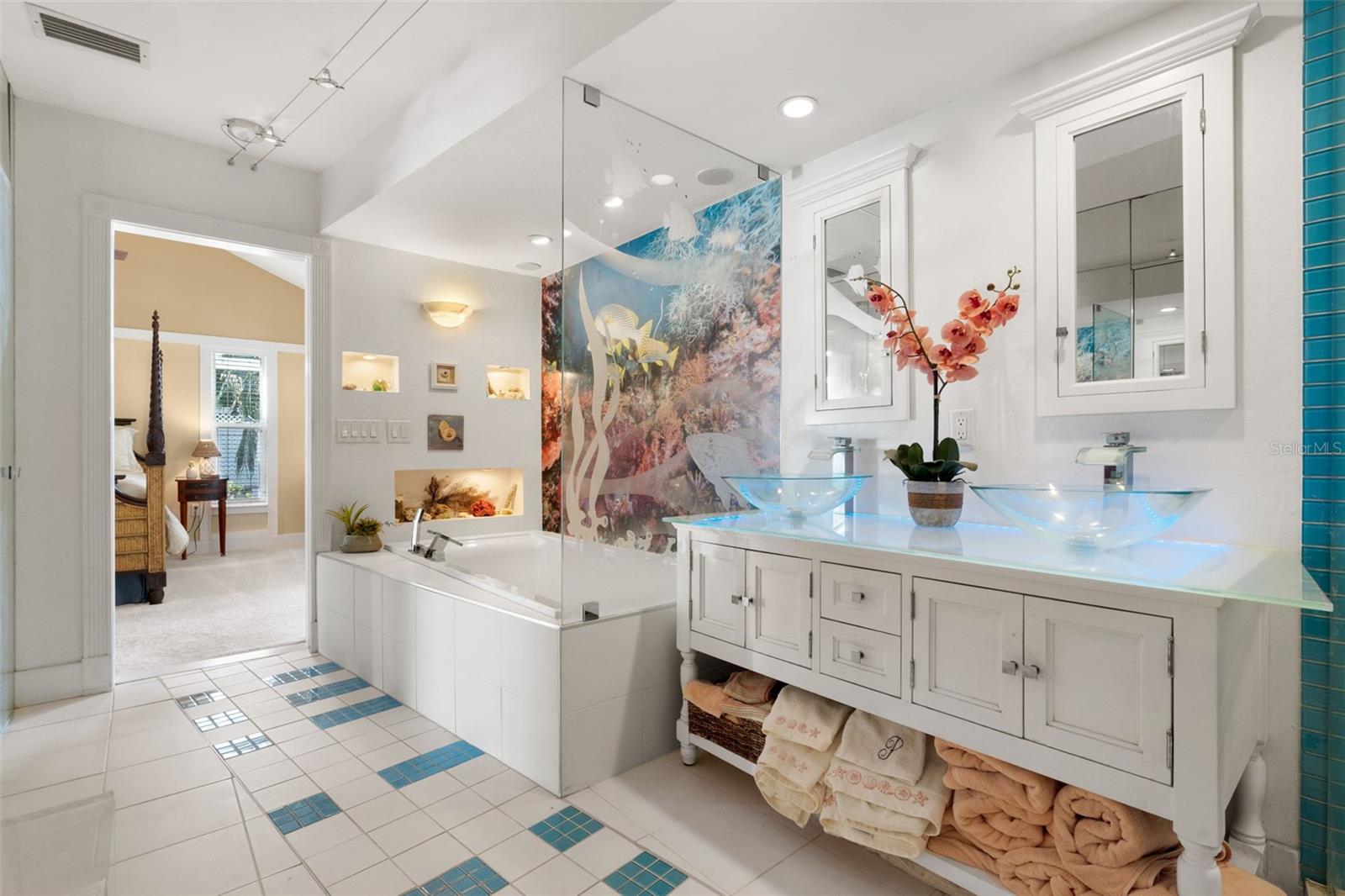 HERITAGE BAY - Residential