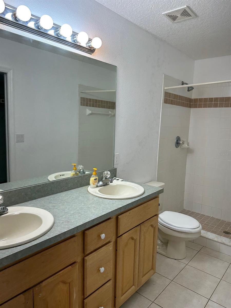 Jy Detwilers 1st Add - Residential Lease