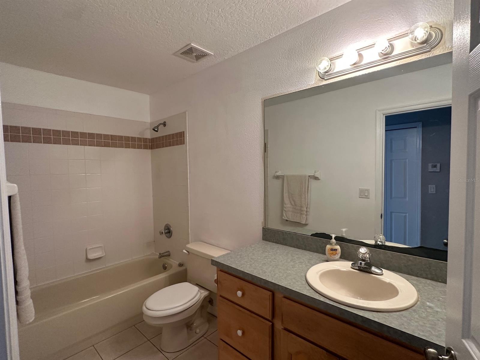 Jy Detwilers 1st Add - Residential Lease