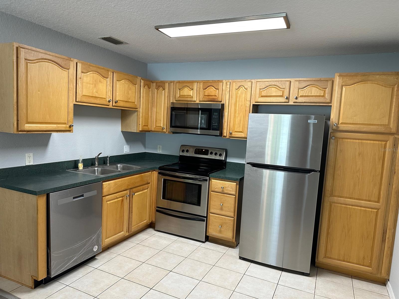 Jy Detwilers 1st Add - Residential Lease