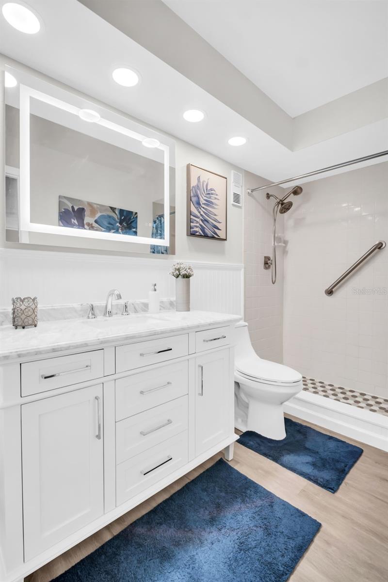 LANDINGS CONDO THE - Residential