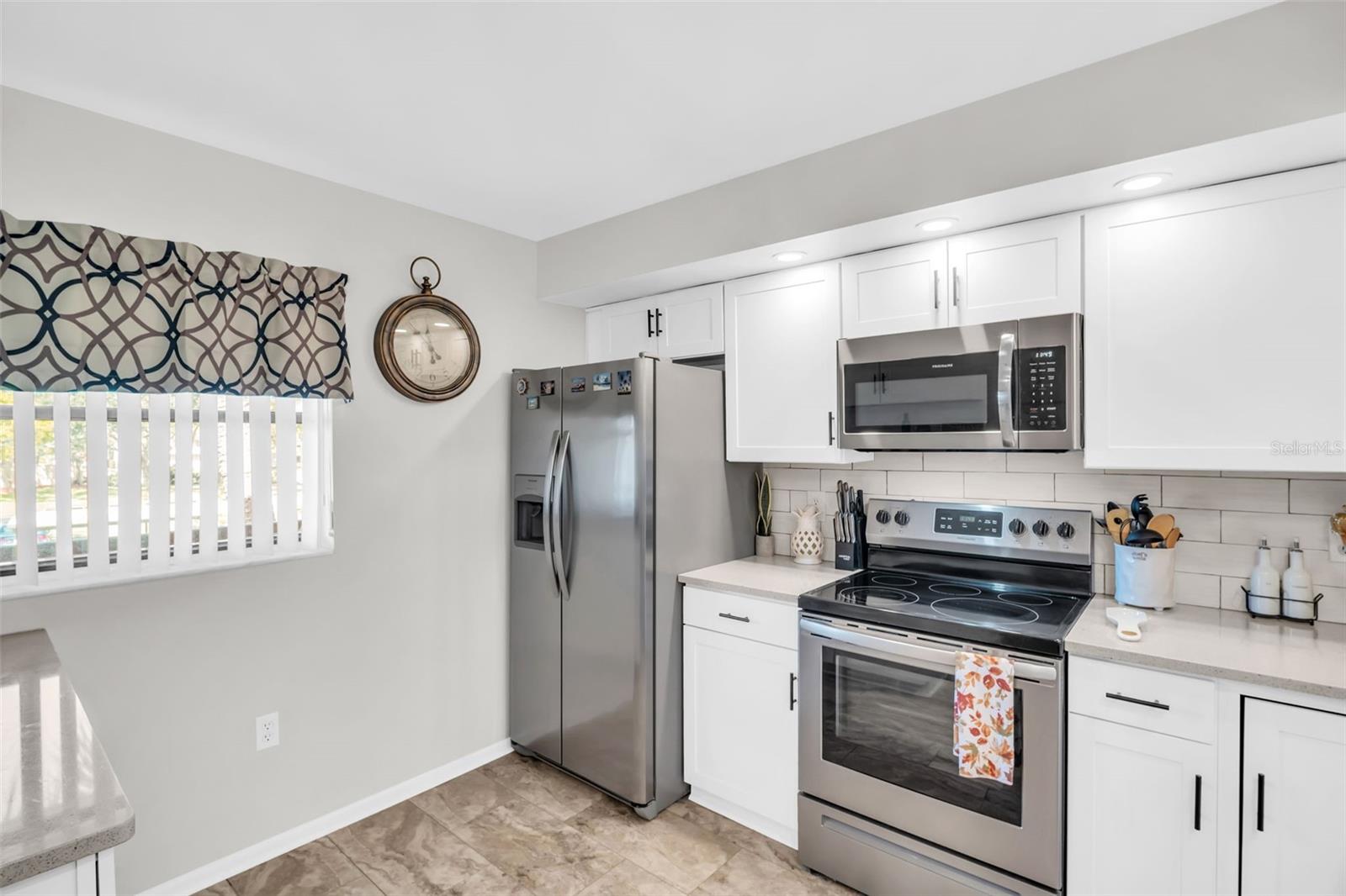 LANDINGS CONDO THE - Residential