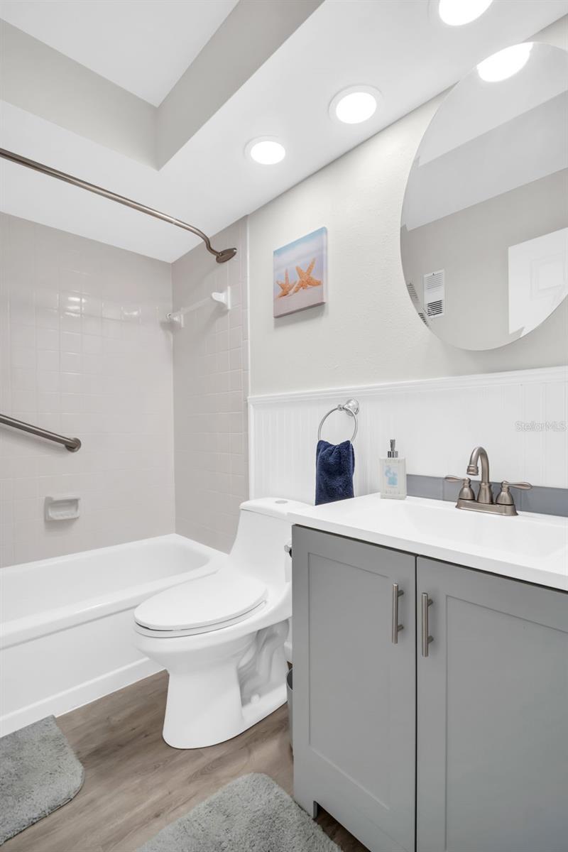 LANDINGS CONDO THE - Residential