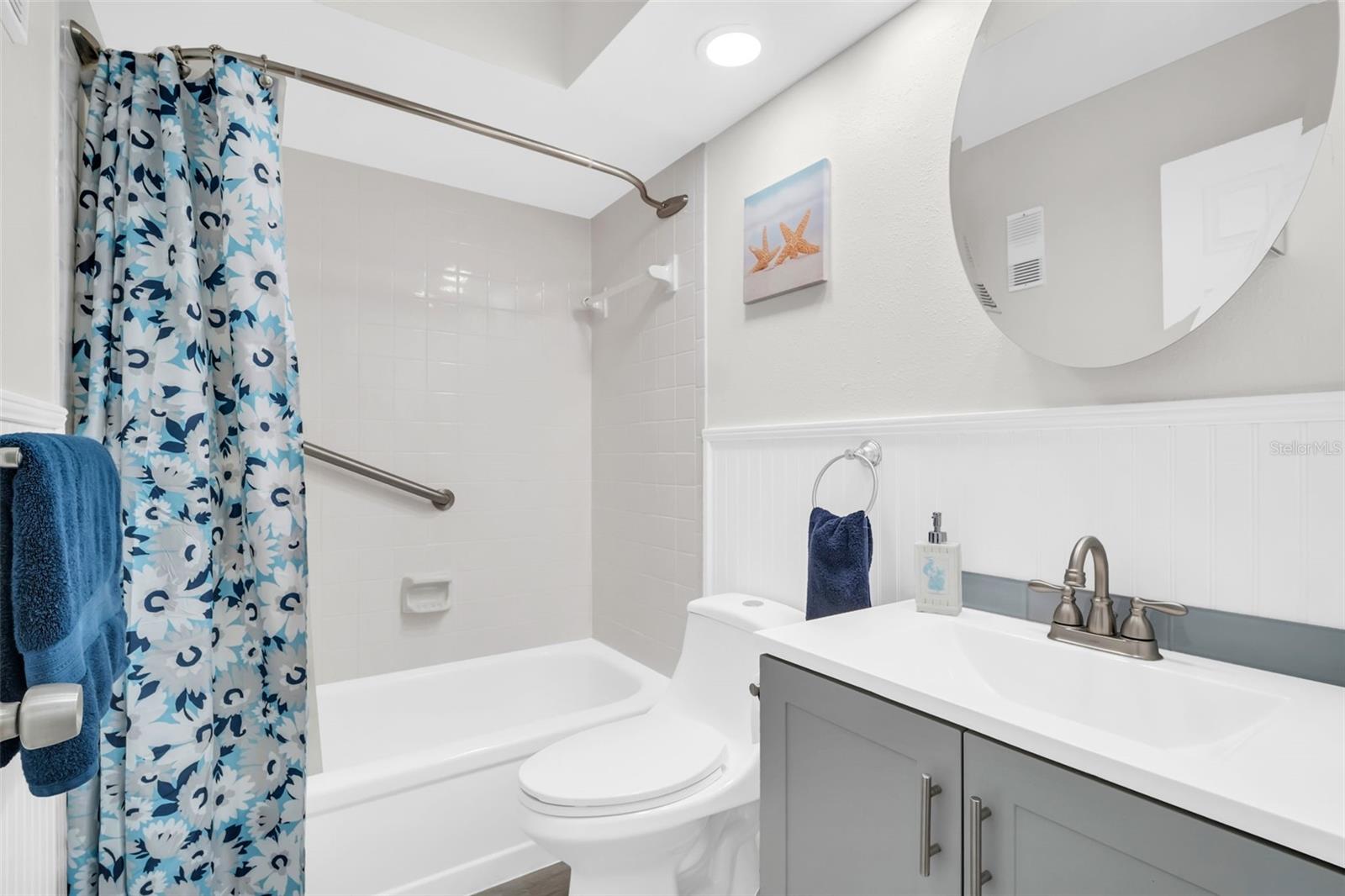 LANDINGS CONDO THE - Residential