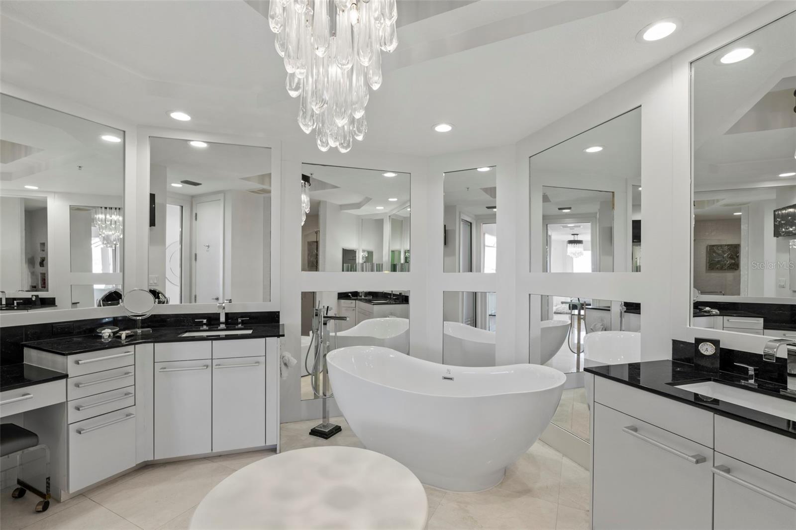 THE SAVOY ON PALM - Residential