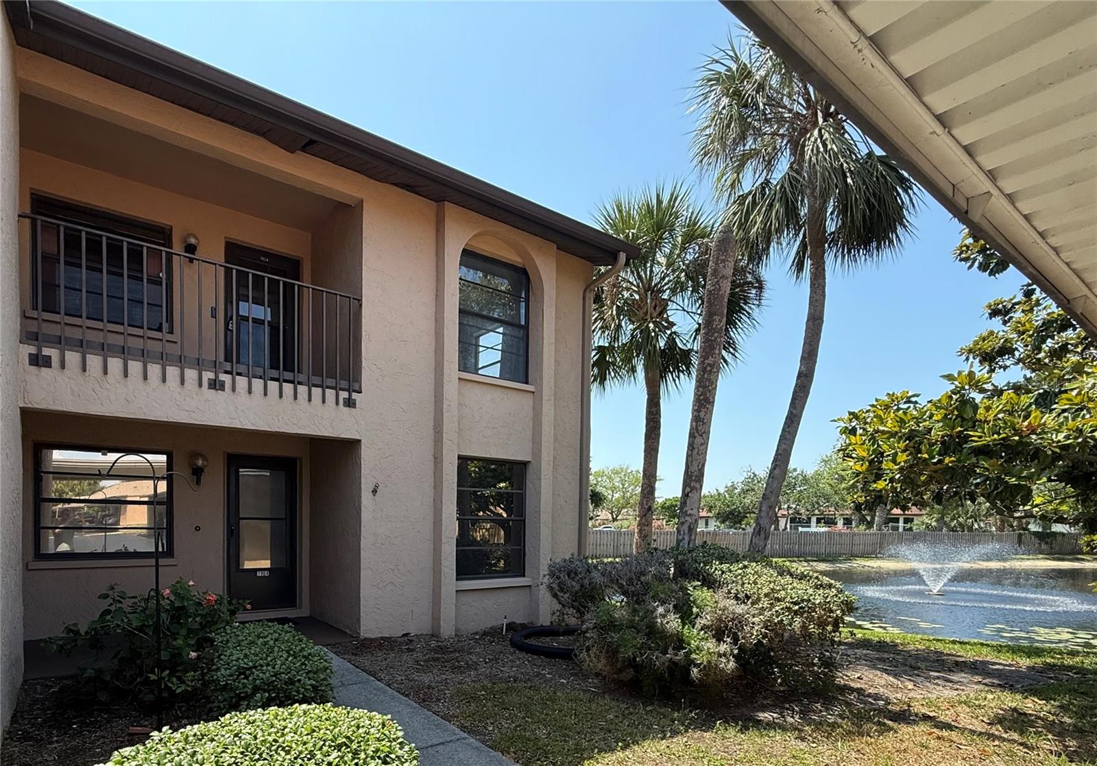 Spacious 2-Bed, 2-Bath Condo – No Age Restrictions – Move-In Ready!
Welcome to Bayshore Village – a charming, maintenance-free community offering the perfect blend of comfort, convenience, and Florida lifestyle. This beautifully maintained 2-bedroom, 2-bath end-unit condo is located on the second floor and is ready for you to move right in!
Whether you're a first-time homebuyer, downsizing, or searching for the ideal vacation or seasonal getaway, this home checks all the boxes. Enjoy peace of mind with a low monthly condo fee of $425, which includes cable, water, sewer, trash, exterior maintenance and pest control, community pool, tennis courts, and more.
Step inside to discover: An enclosed lanai with A/C, perfect for relaxing year-round, Indoor washer and dryer for added convenience, A home that has been owner-occupied and well cared for since 2020.
The location is unbeatable:
Just 14-miles to the sand beaches of Anna Maria Island.
Less than 13-miles to the Sarasota Bradenton International Airport.
Only 12-miles to UTC Mall & dining hotspots.
Directly across from State College of Florida (SCF).
Less than a mile from world-renowned IMG Academy, home to elite athletes and exciting sports events.
Enjoy being just a short walk from the heated community pool, clubhouse, tennis courts, and shuffleboard, making it easy to stay active and social.
Don't miss your chance to own this affordable, move-in-ready gem in the heart of Bradenton. Schedule your private showing today!