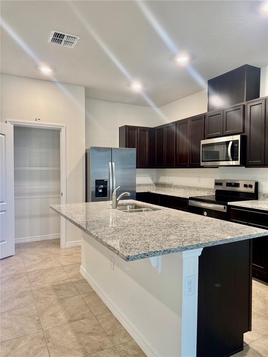 BRENTWOOD TWNHMS PH 1 - Residential Lease