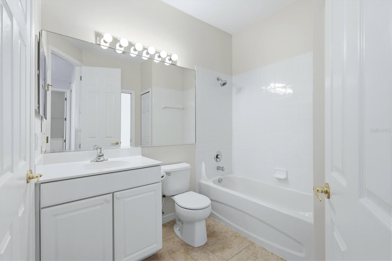 ARIELLE ON PALMER RANCH - Residential Lease