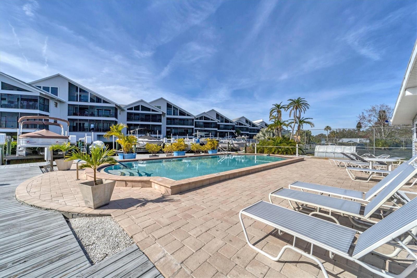 RIVER PLACE - Residential