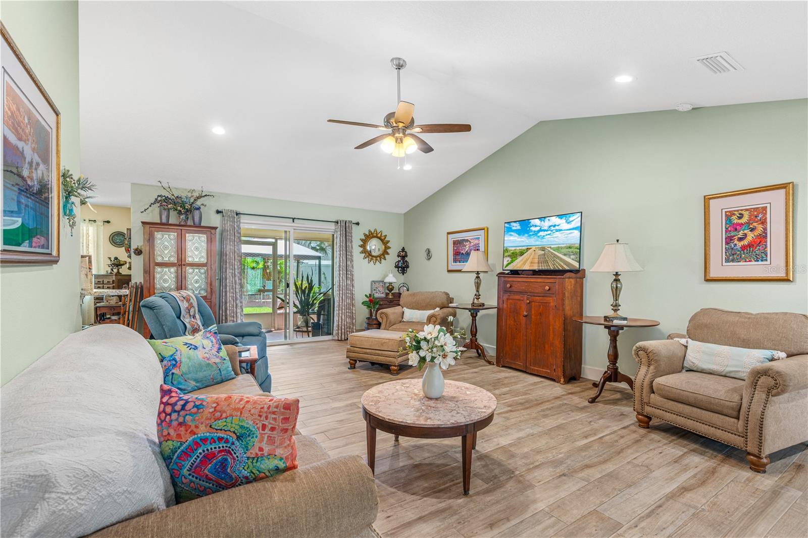2513 QUEEN PALM DRIVE