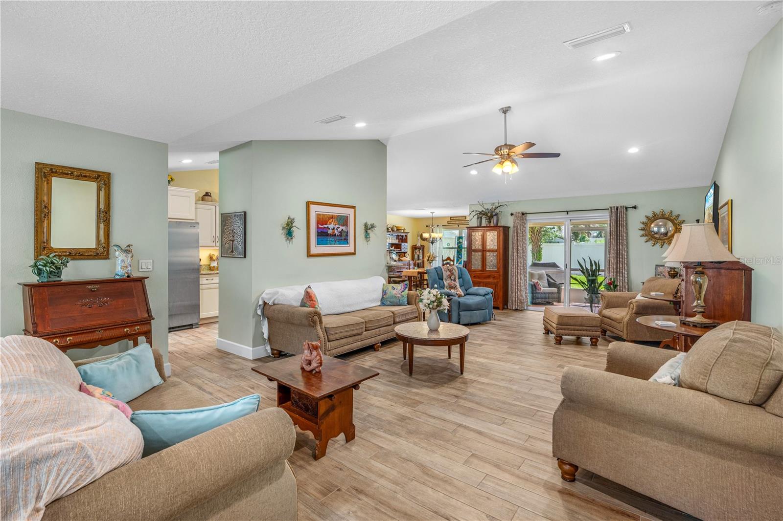 2513 QUEEN PALM DRIVE