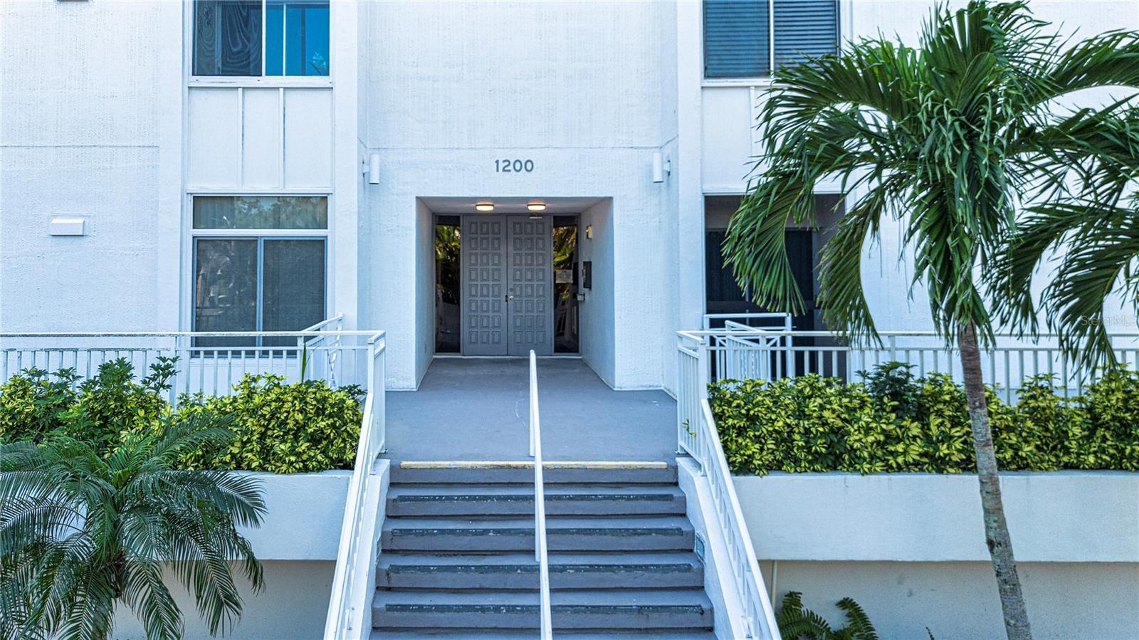 1200 E PEPPERTREE LANE 601