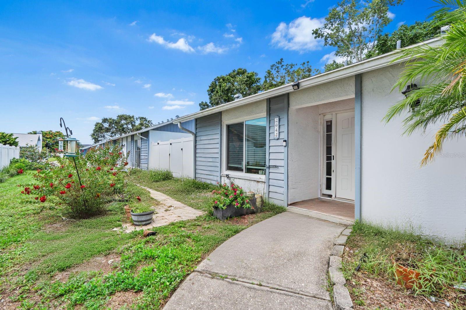 Charming 2-bedroom, 2-bath villa in the desirable Sheffield Village at Bayside Meadows community. Spacious layout with vaulted ceilings and fenced yard perfect for relaxing or entertaining. Affordable HOA around $100/month covers maintenance. Built in 1986 with solid bones, this home offers great potential for first-time buyers or investors looking for a well-priced opportunity in Oldsmar. Don’t miss out!