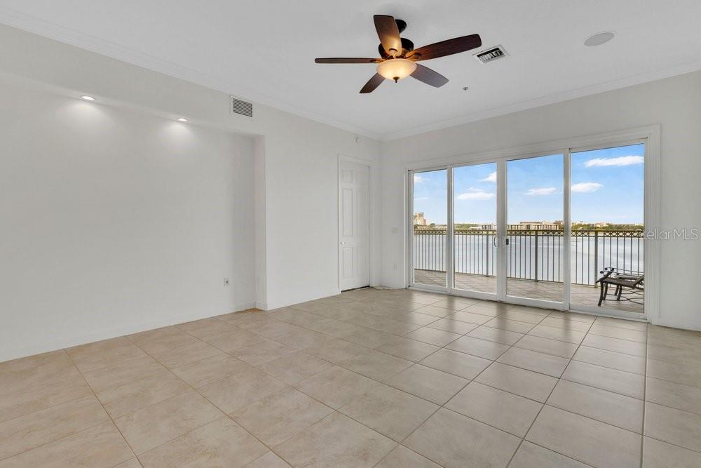 8749 THE ESPLANADE 22