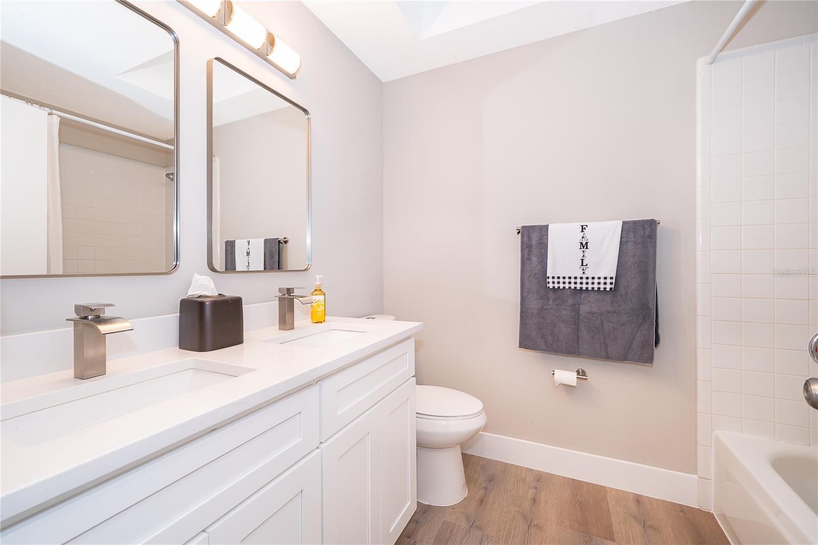 RIVERSIDE AT TWIN RIVERS UN 1 - Residential