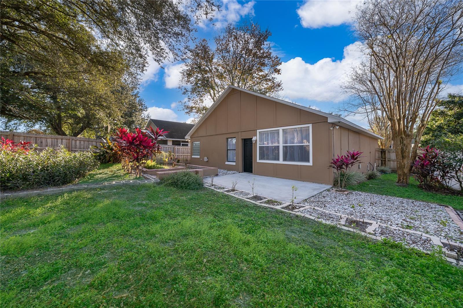 RIVERSIDE AT TWIN RIVERS UN 1 - Residential