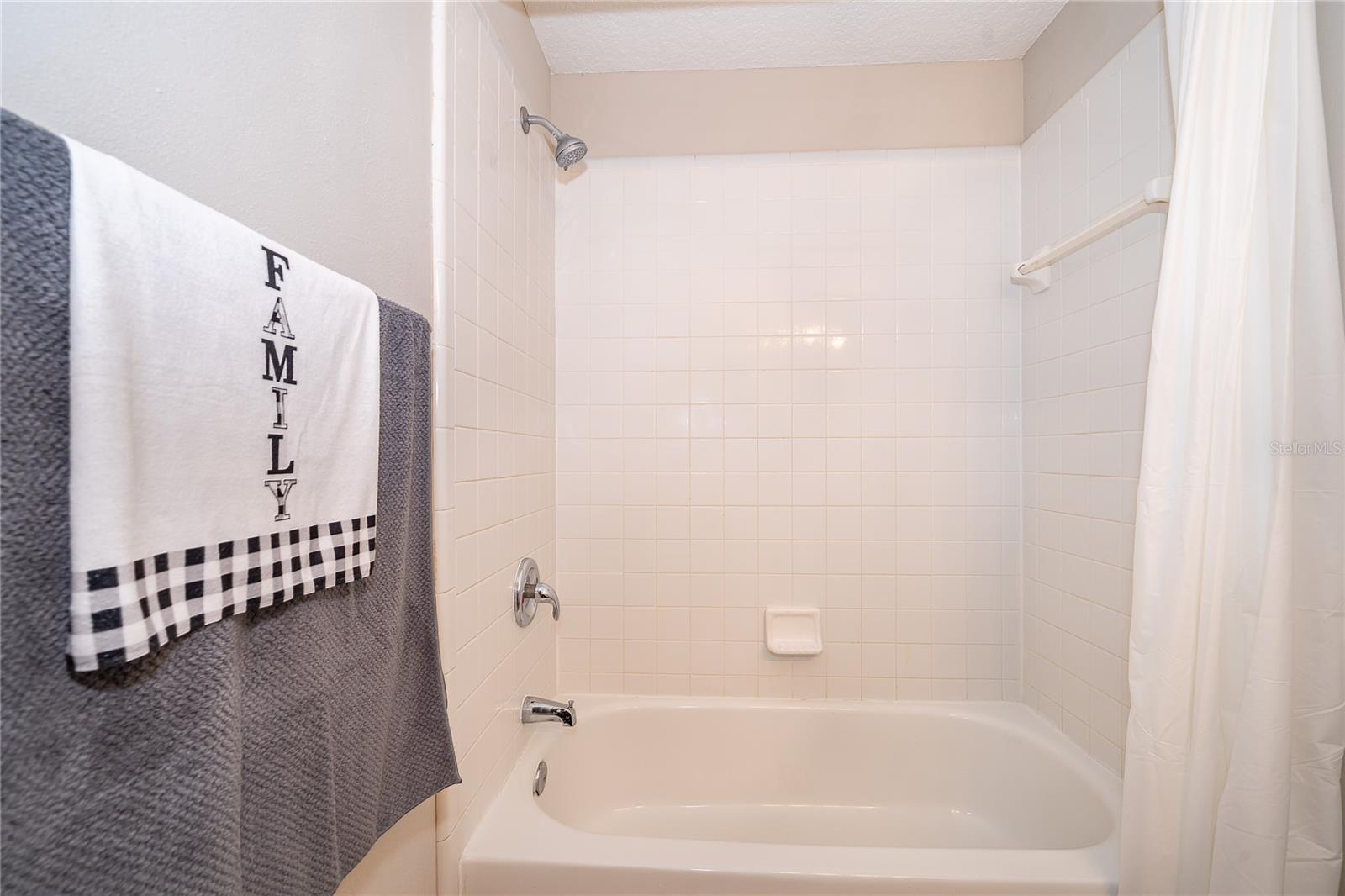 RIVERSIDE AT TWIN RIVERS UN 1 - Residential