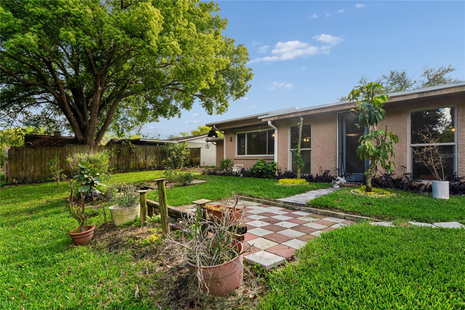 LA VILLA GARDENS - Residential