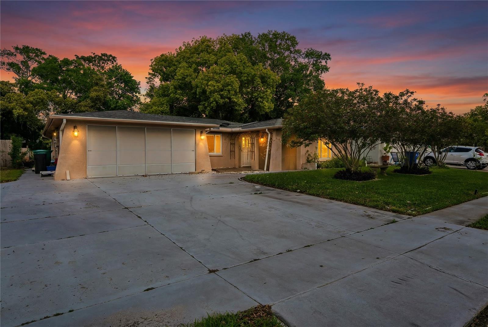 LA VILLA GARDENS - Residential