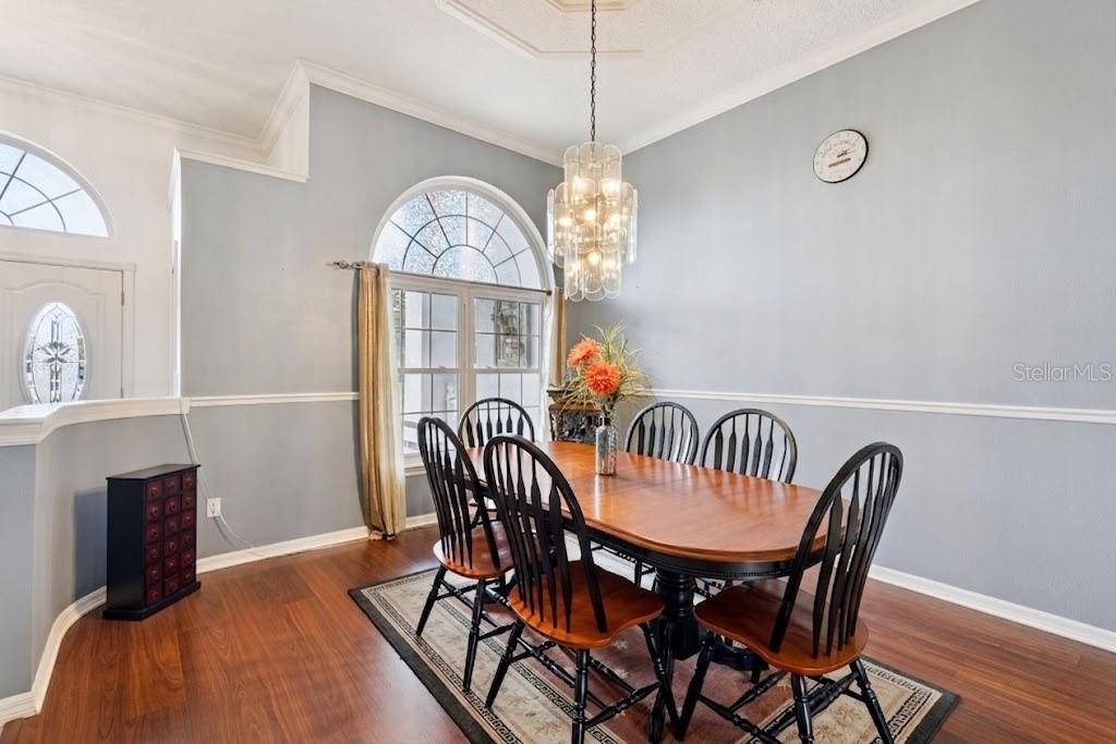 2087 WESTBOURNE DRIVE