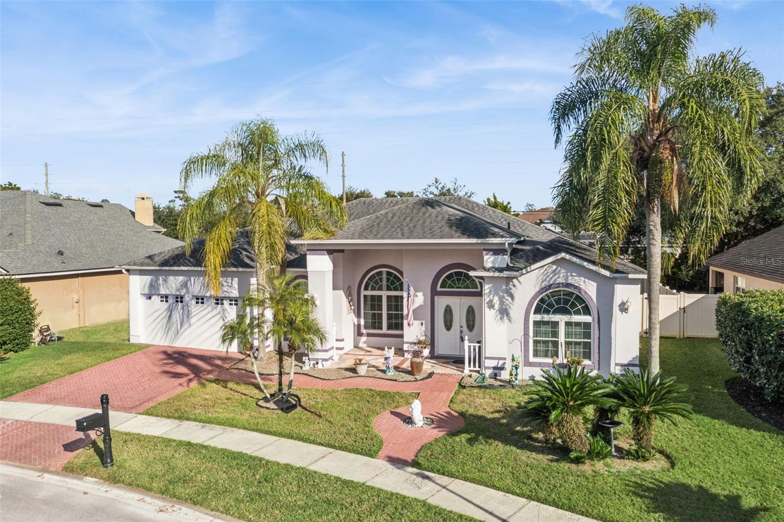 2087 WESTBOURNE DRIVE