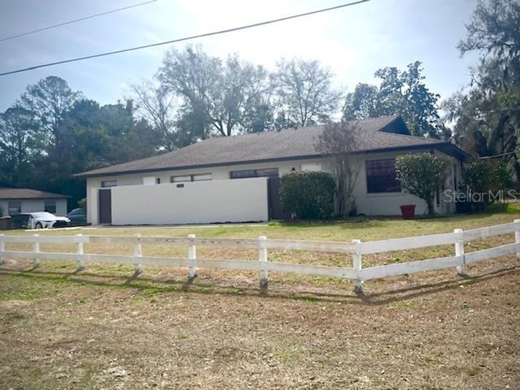 Photo of 1902 NE 17th Place, Ocala, FL 34470 (MLS # OM717618)