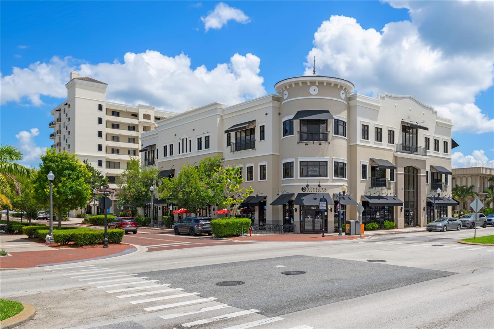 111 E MONUMENT AVENUE 801
