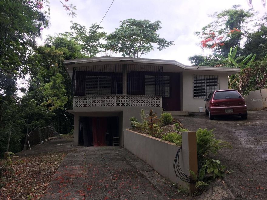 Home in Mayagüez, PR available for sale. It has 2 structures with a total of 4 bedrooms and 2 bathrooms. It also has kitchen, dining room, living room and garage. The house has both terrace and balcony available.