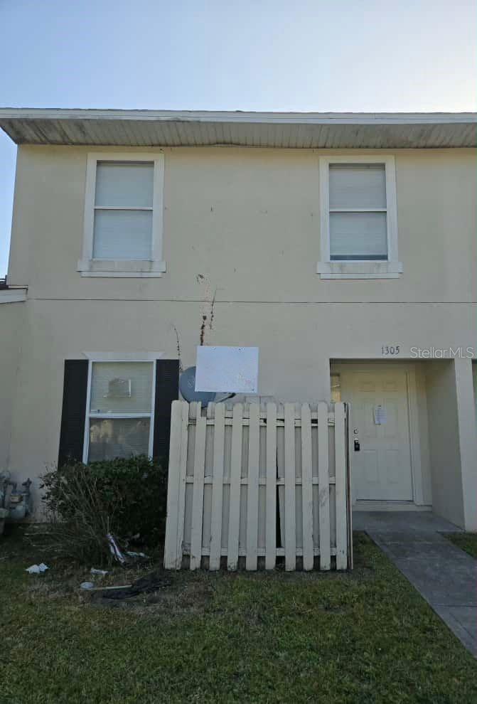 WESTSIDE TWNHMS-PH 05 A B & C - Residential Lease