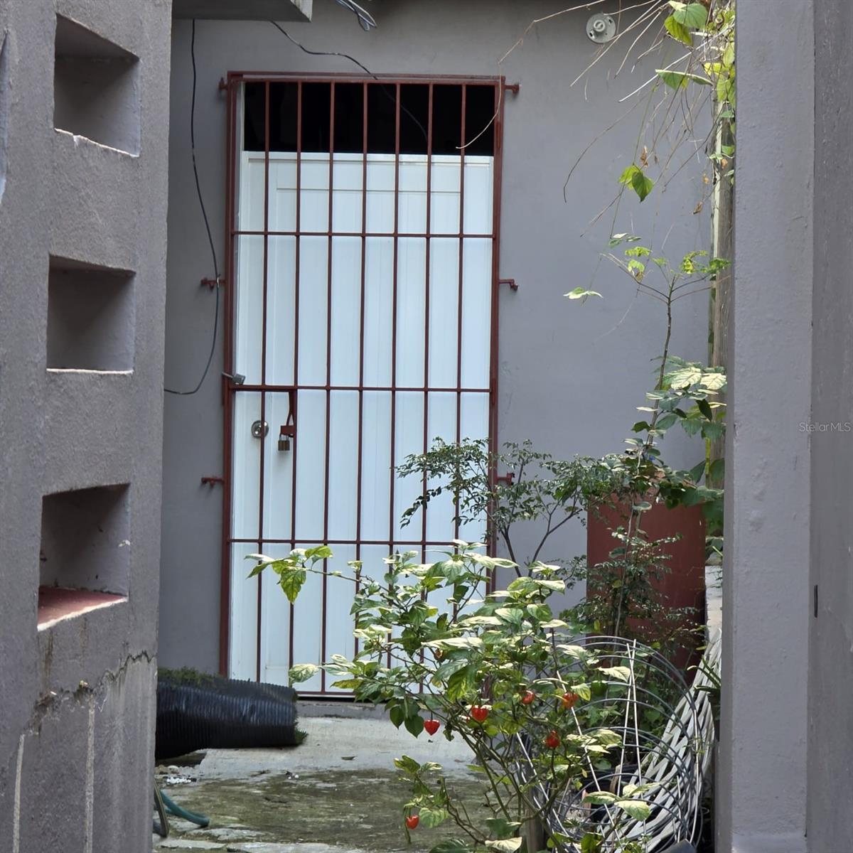 CLL BENITO PEREZ GALDOS URB EL VEDADO