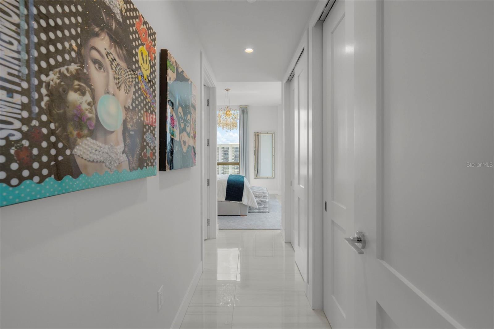 C9W | HYDE PARK HOUSE CONDOMINIUM - Residential