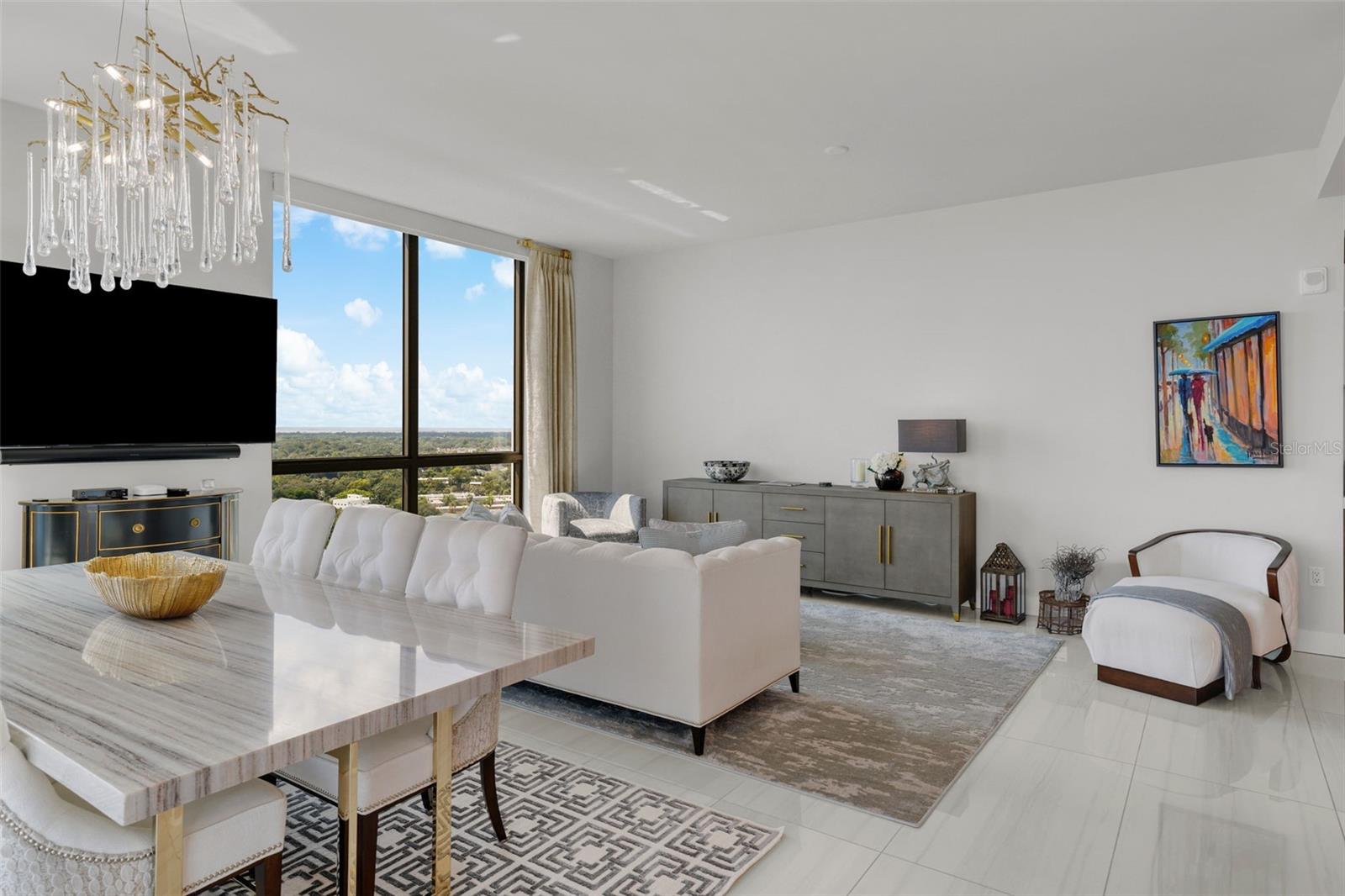 C9W | HYDE PARK HOUSE CONDOMINIUM - Residential