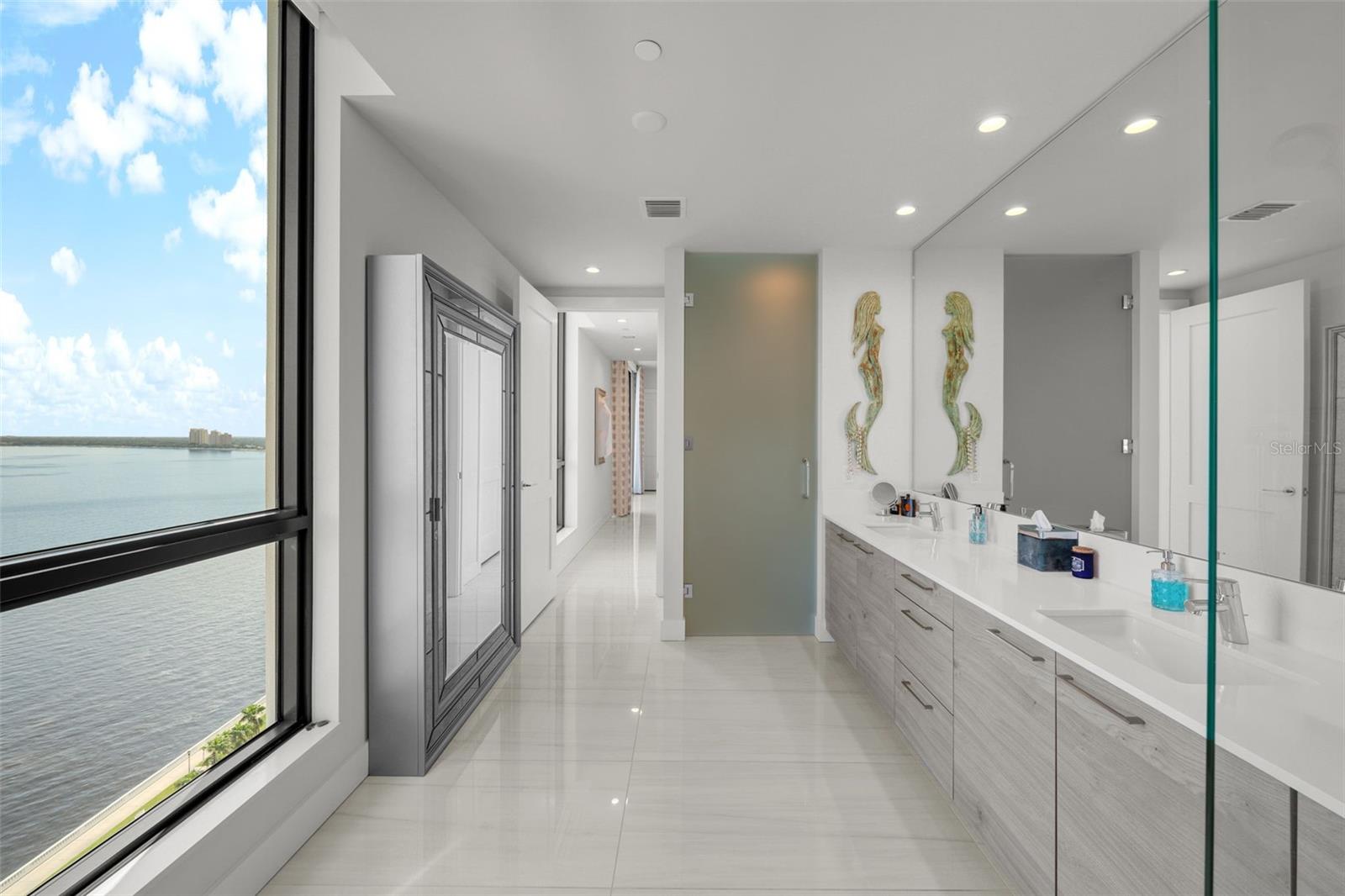 C9W | HYDE PARK HOUSE CONDOMINIUM - Residential