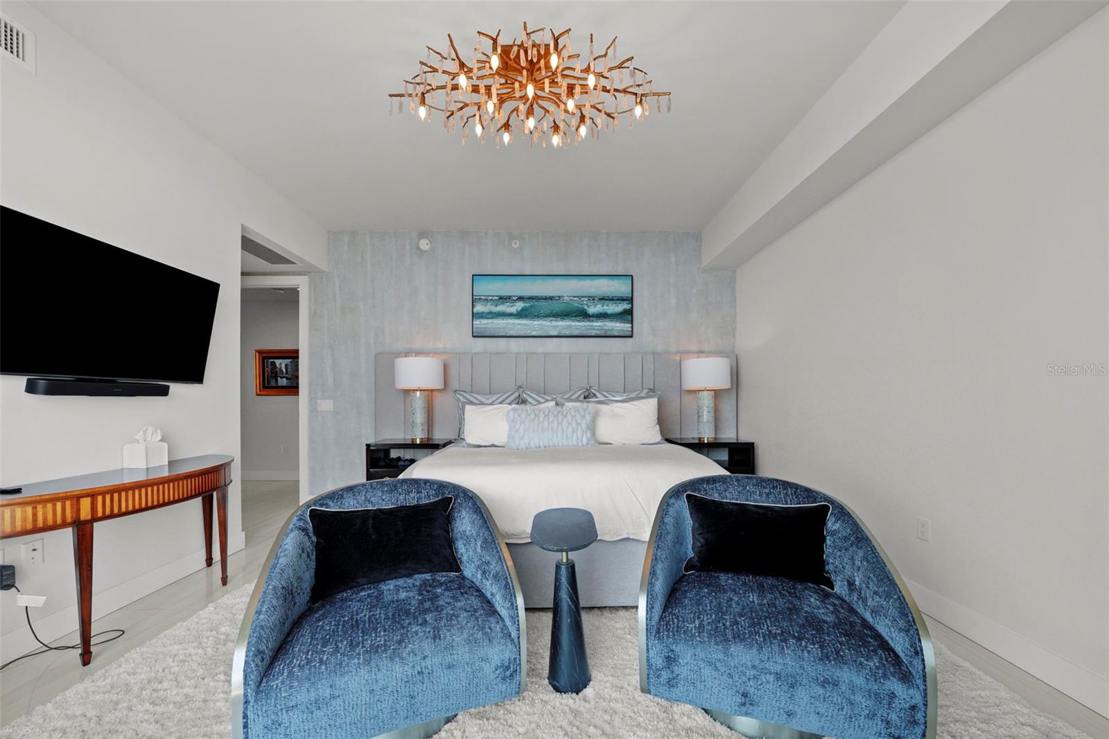 C9W | HYDE PARK HOUSE CONDOMINIUM - Residential