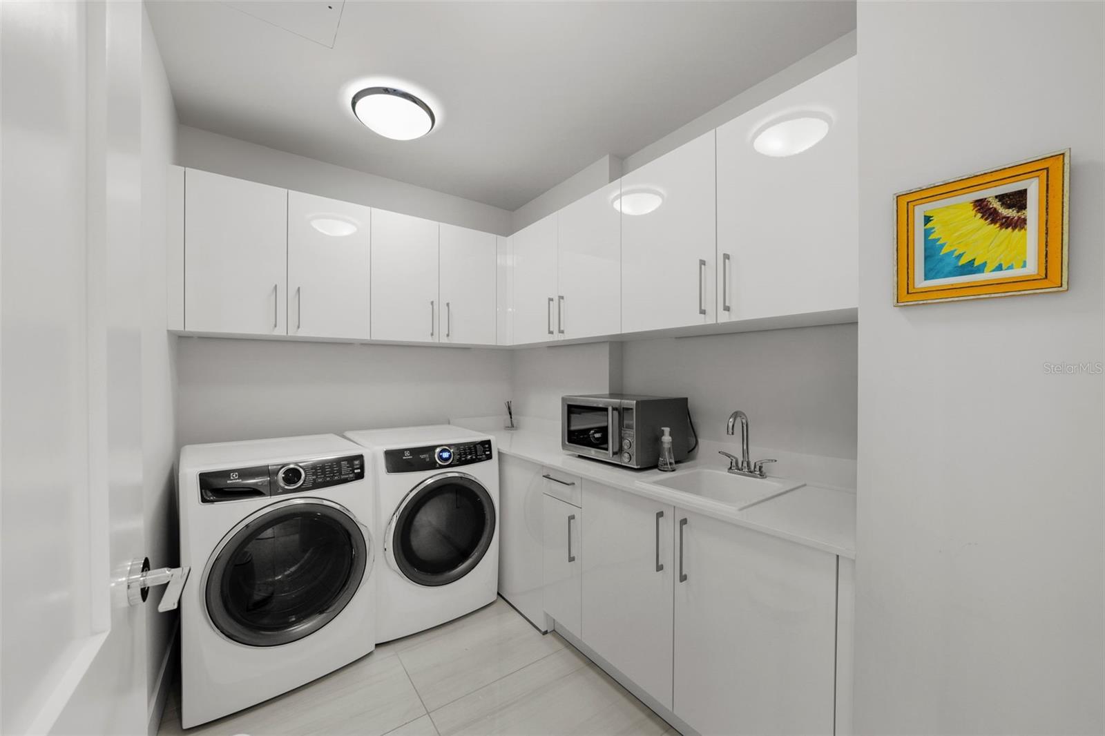 C9W | HYDE PARK HOUSE CONDOMINIUM - Residential