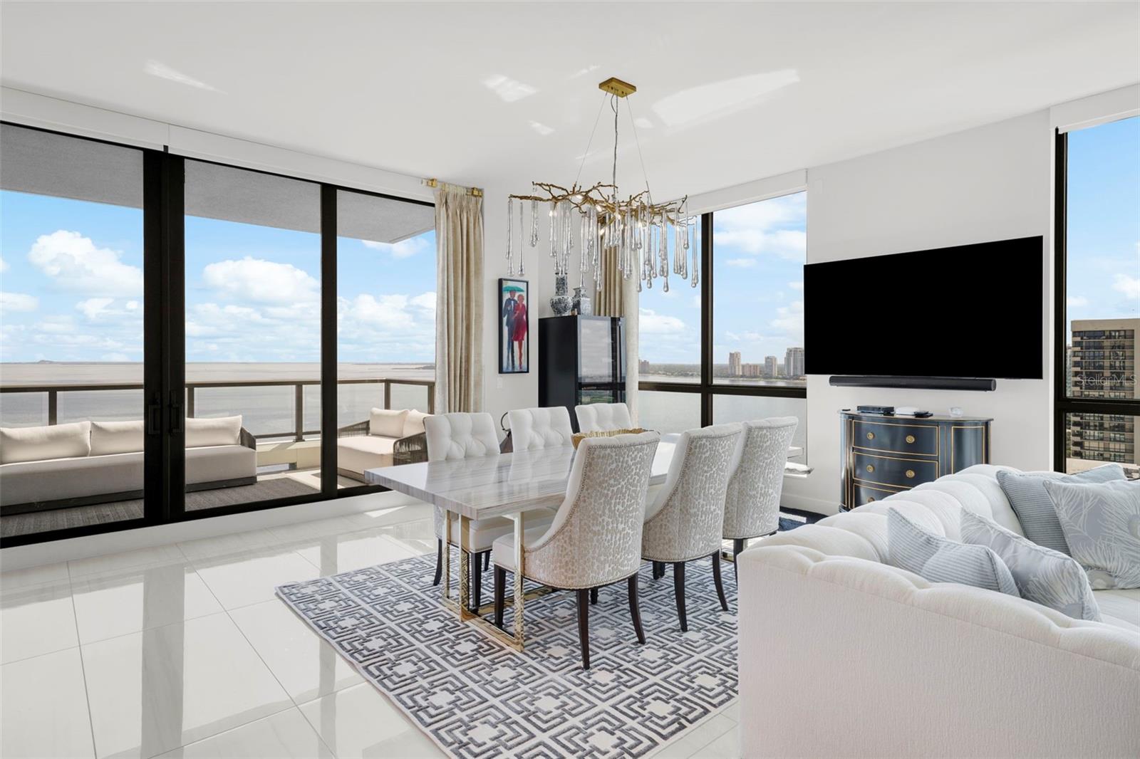 C9W | HYDE PARK HOUSE CONDOMINIUM - Residential