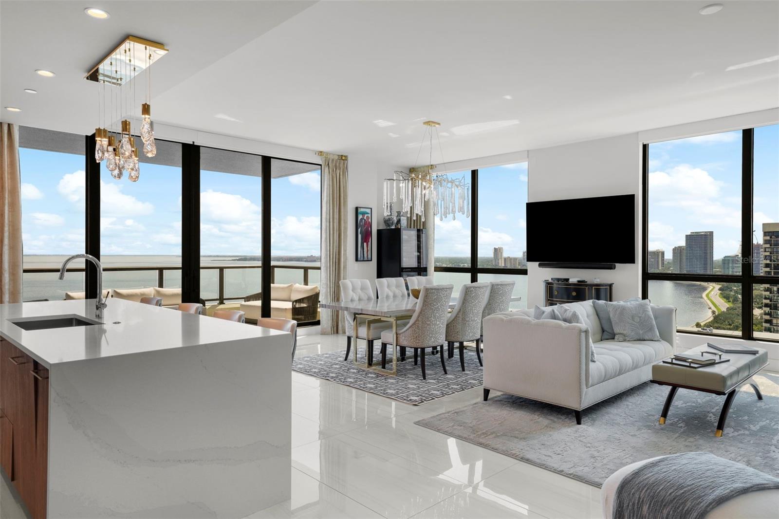 C9W | HYDE PARK HOUSE CONDOMINIUM - Residential