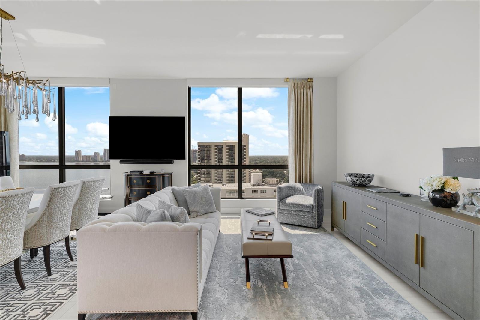 C9W | HYDE PARK HOUSE CONDOMINIUM - Residential