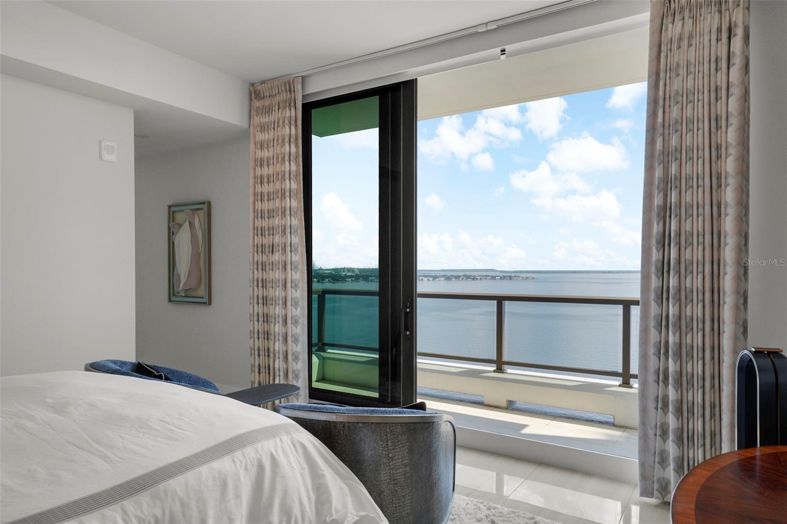 C9W | HYDE PARK HOUSE CONDOMINIUM - Residential