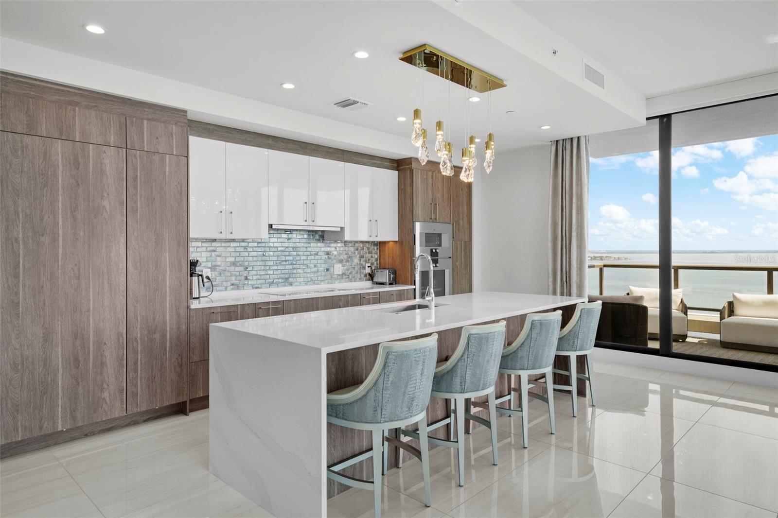 C9W | HYDE PARK HOUSE CONDOMINIUM - Residential