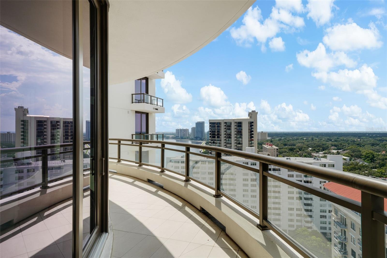 C9W | HYDE PARK HOUSE CONDOMINIUM - Residential