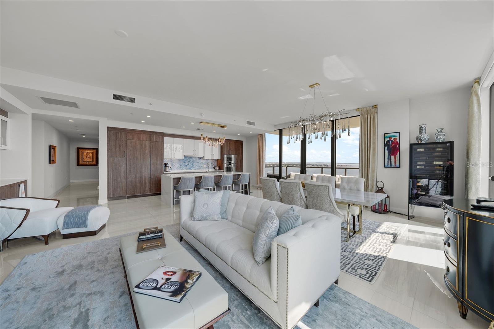 C9W | HYDE PARK HOUSE CONDOMINIUM - Residential