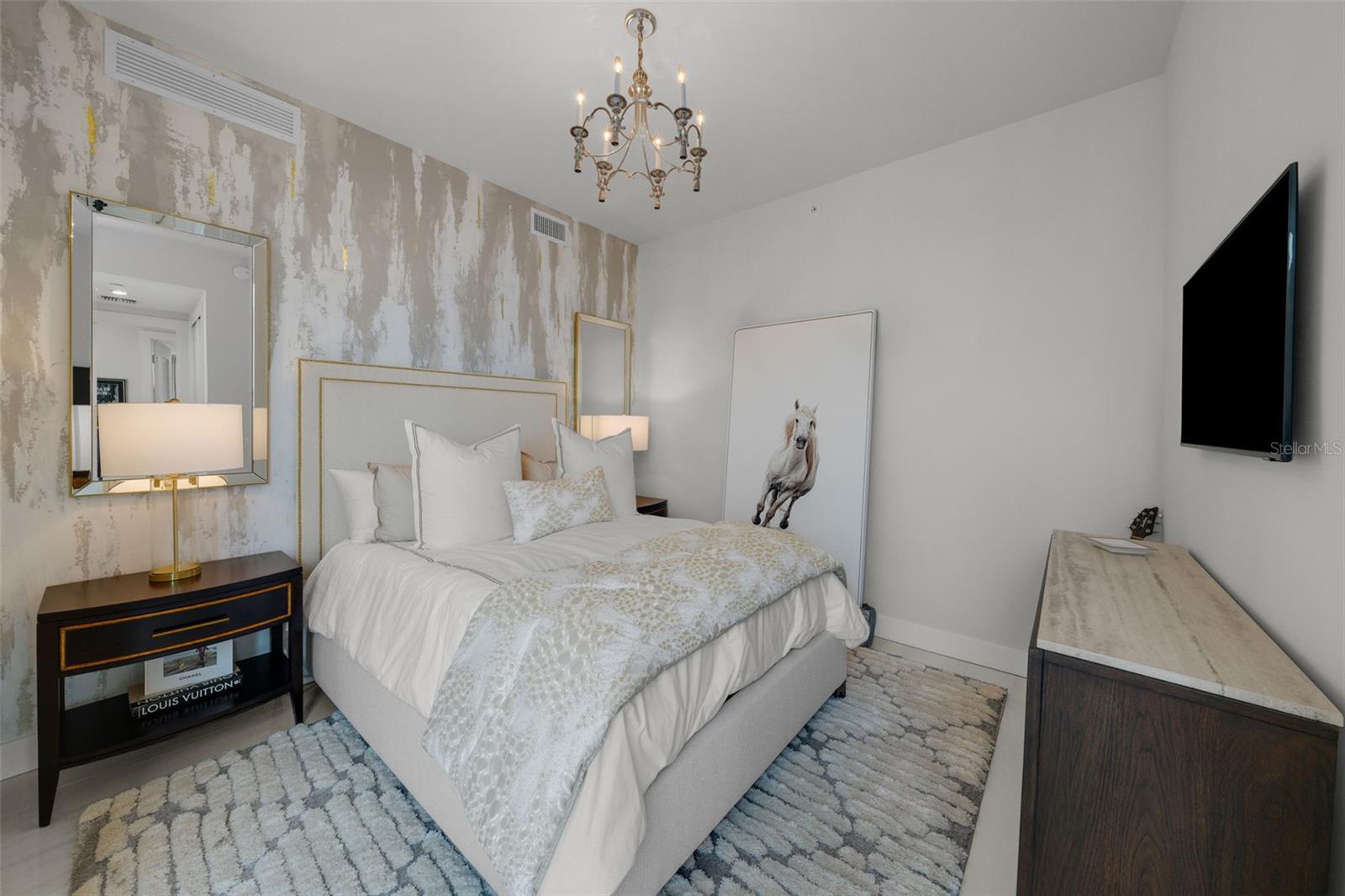 C9W | HYDE PARK HOUSE CONDOMINIUM - Residential