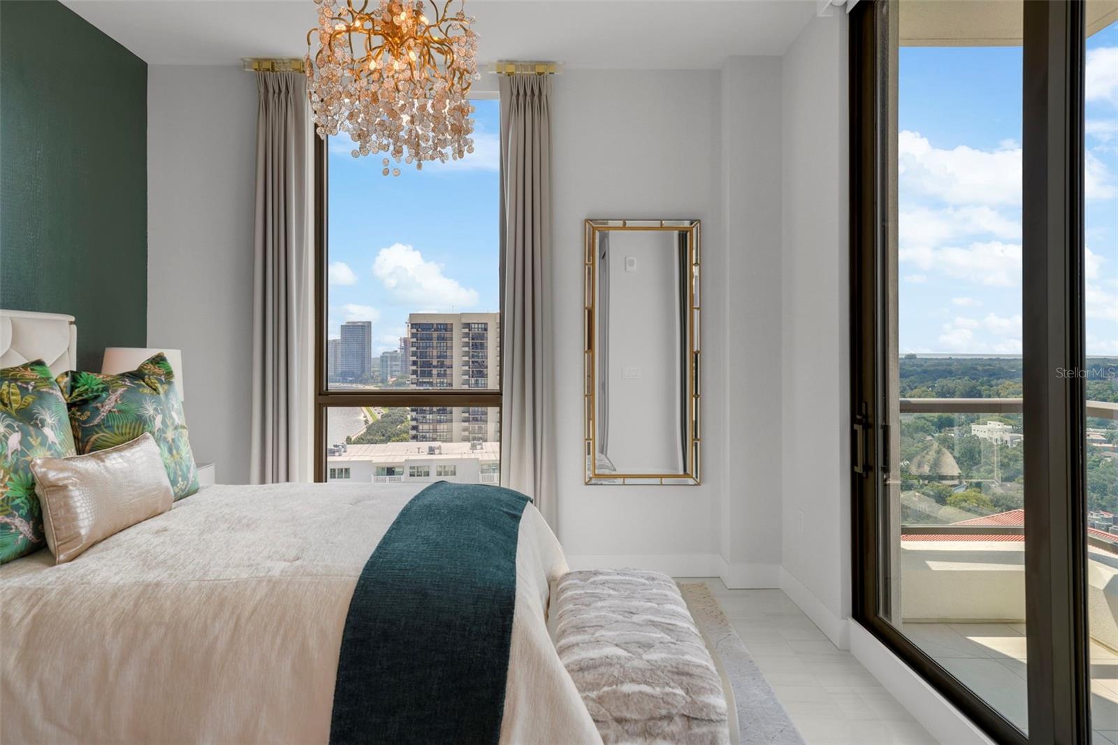 C9W | HYDE PARK HOUSE CONDOMINIUM - Residential