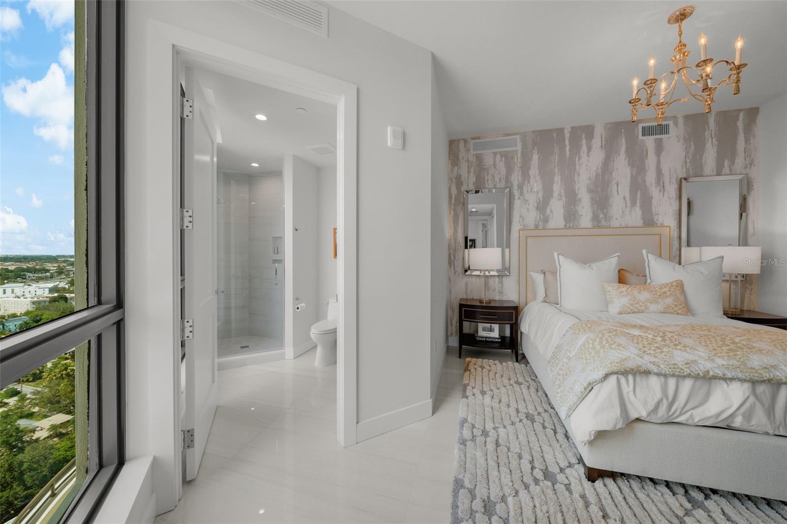 C9W | HYDE PARK HOUSE CONDOMINIUM - Residential