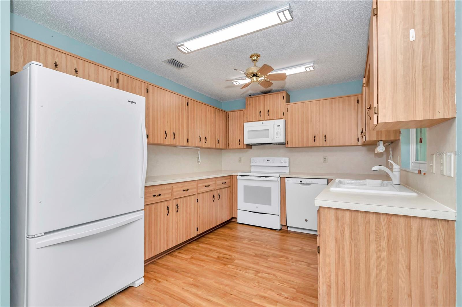 CIRCLE SQUARE WOODS Y - Residential