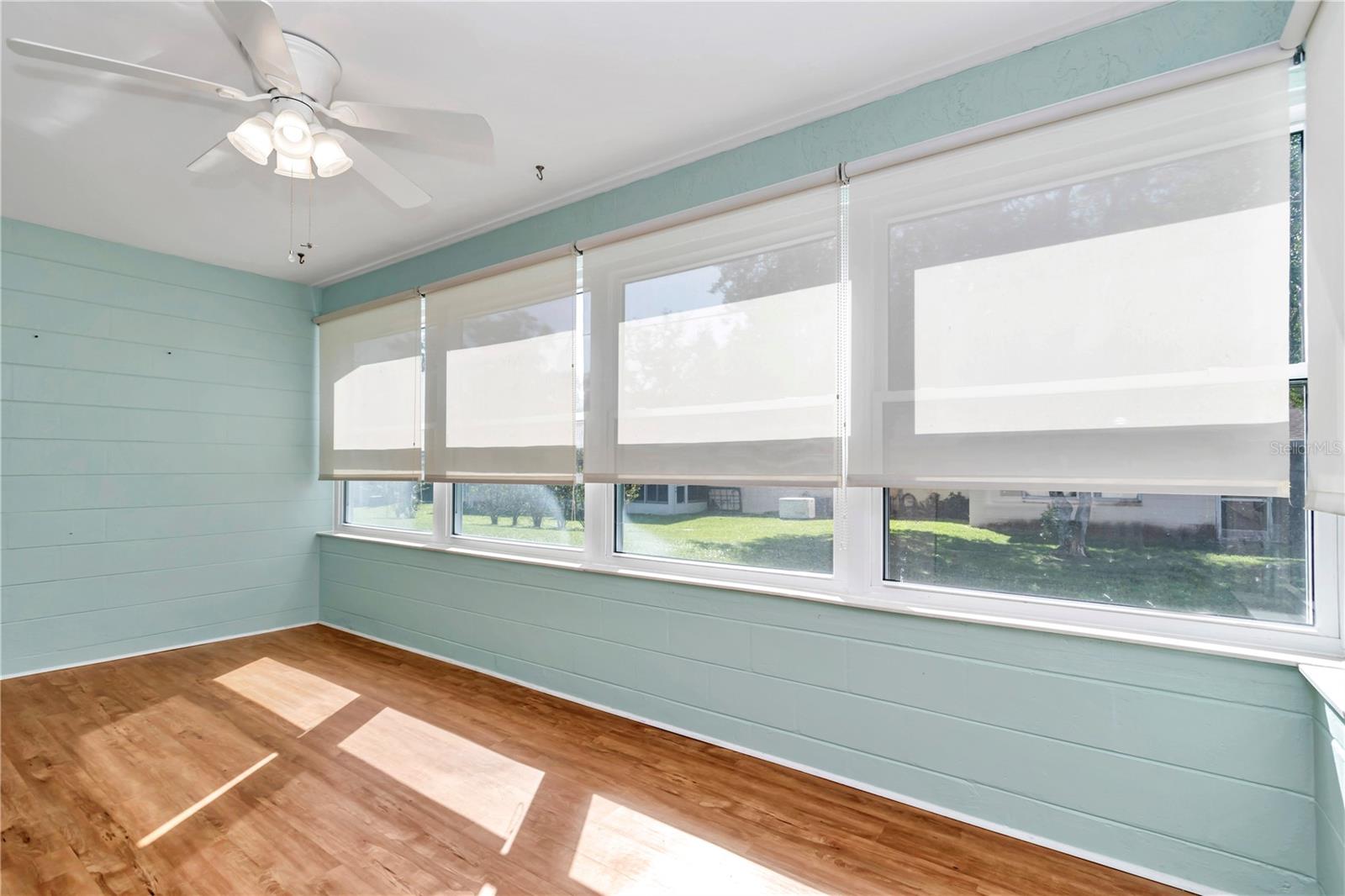 CIRCLE SQUARE WOODS Y - Residential