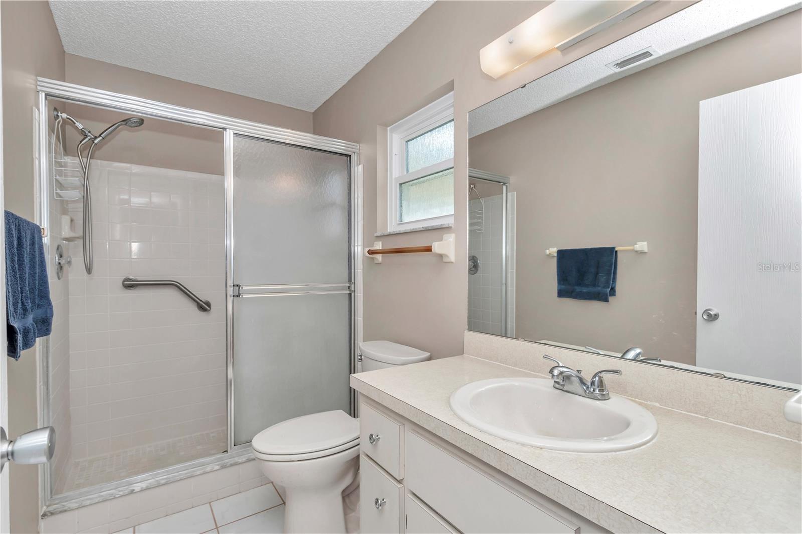 CIRCLE SQUARE WOODS Y - Residential